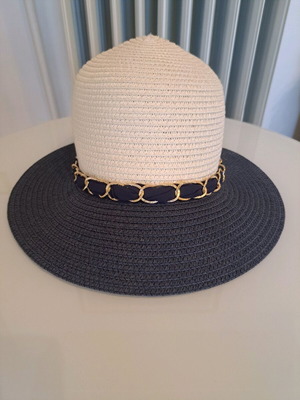 Hat size 58 like new