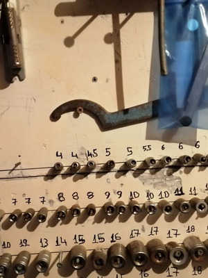 Screws of various sizes new, pack of 38 pieces