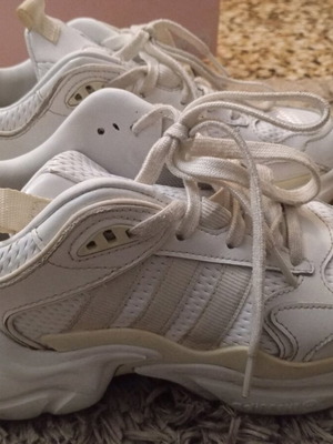 Γυναικεία παπούτσια Adidas Originals Magmur Runner μεταχειρισμένα