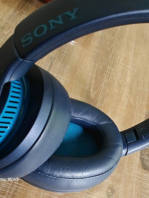 Sony WH-XB900N headphones like new, wireless and wired, navy blue