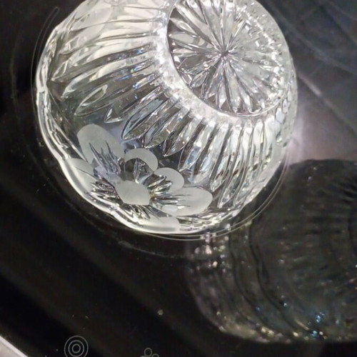 Crystal embossed ice cream and fruit bowls set new