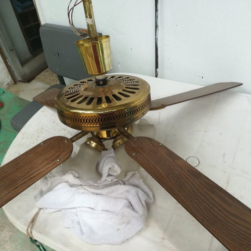 Ceiling fan with four-light fixture fully functional