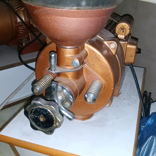 Coffee cutting machine used for mechanics