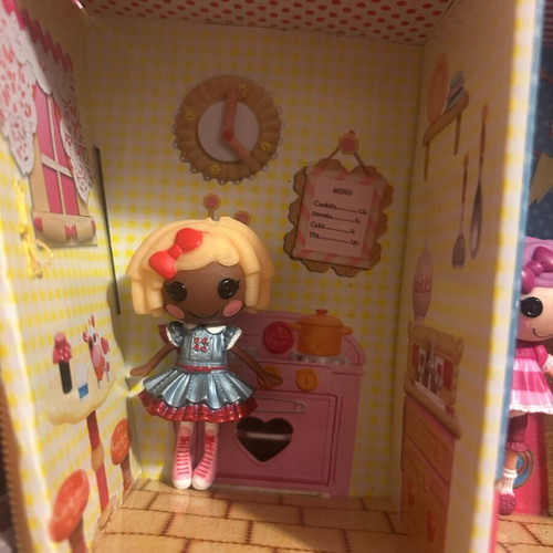 LaLaLoopsy playhouse suitcase like new with 8 small dolls without pets