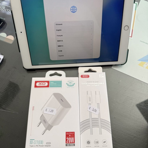 Apple iPad 8th Gen 10.2” Wi-Fi 128GB like new with charger and cable