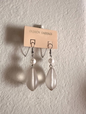 Vintage ivory drop earrings