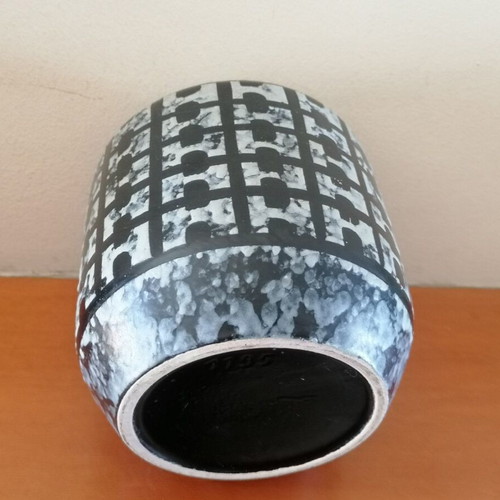 Black and white numbered vase like new for collectors