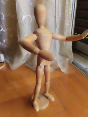 Wooden mannequin with joints used
