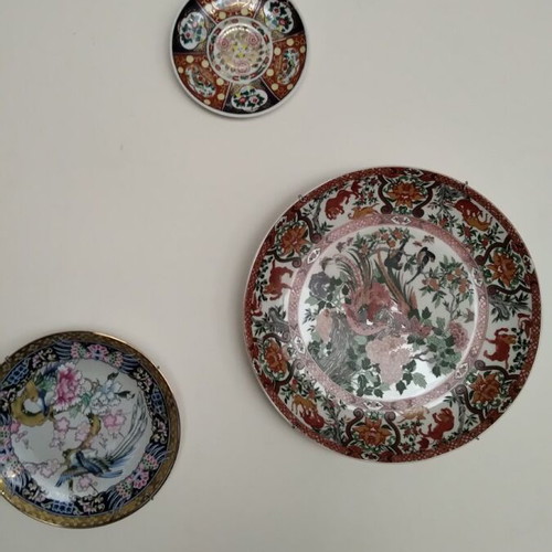 Collection of 3 decorative porcelain wall plates like new