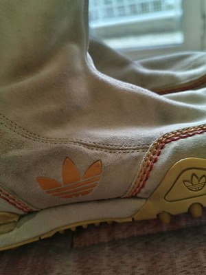 Adidas snow boot used, beige orange