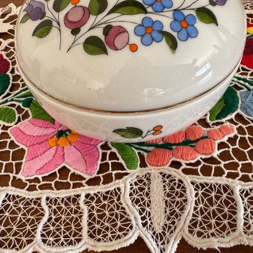 Vintage porcelain fondue pot from Hungary hand-painted, like new