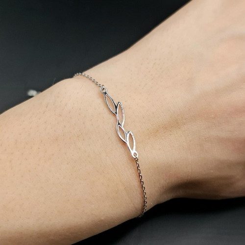 Silver bracelet new with rhodium plating and adjustable length