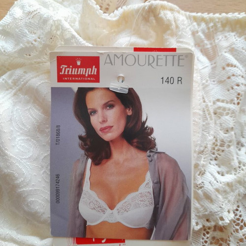 Triumph Amourette bra 80 cup C new in champagne color