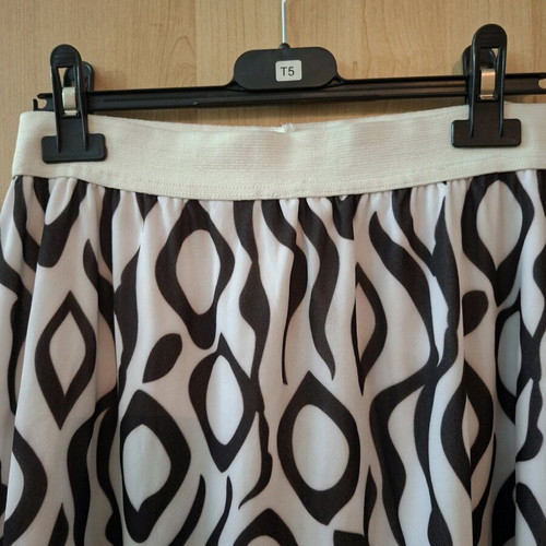 Skirt below the knee L/XL narrow fit new