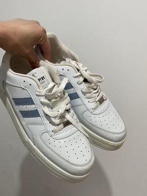 men sports shoes