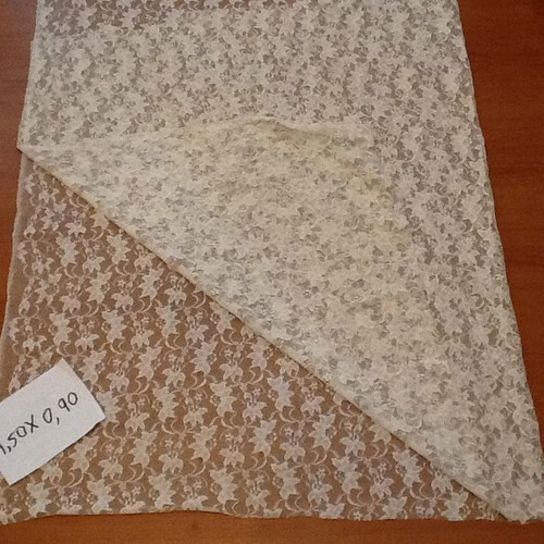 Lace in ecru color 1.5m x 0.90 new