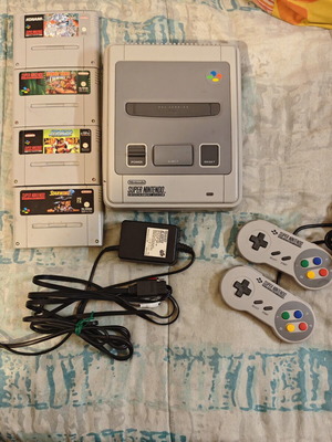 Κονσόλα Super Nintendo Entertainment System (SNES) με 4 παιχνίδια