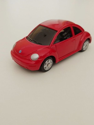 Volkswagen New Beetle metal miniature by Maisto like new, red