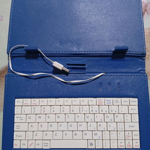 Tablet case 10" with keyboard like new, blue and pink