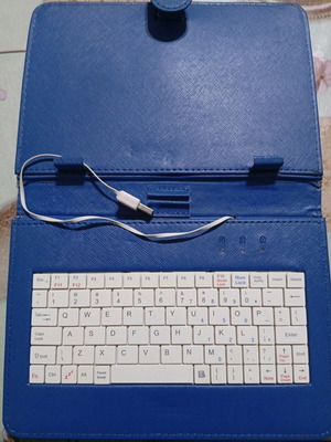 Θήκη tablet 10" με πληκτρολόγιο, σαν καινούργιο, μπλε και ροζ