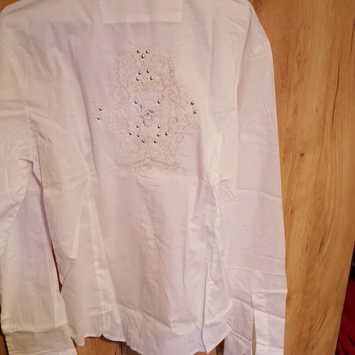 De Novo white shirt new with skull embroidery size L
