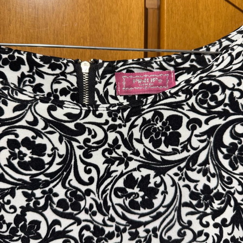Pin Up women's dress like new, black and white, size M-L