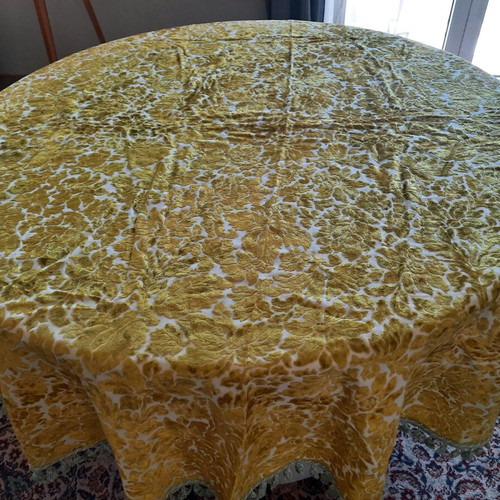 Luxury Round Decorative Tablecloth with Velvet Design & Fringes (diameter 185)