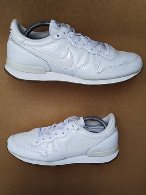 Nike WMNS Internationalist Premium маратонки номер 42.5 бели като нови