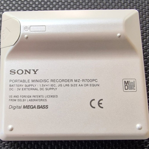 Sony Minidisc Walkman Player and Recorder MZ-R700PC like new, silver