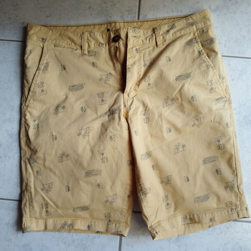 Summer bermuda shorts like new, yellow, size L