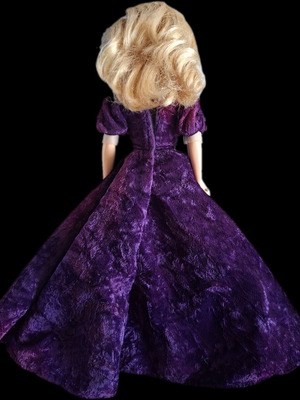 Collector doll like new