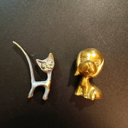 Bronze decorative miniatures like new, dog paperweight, cat with patina