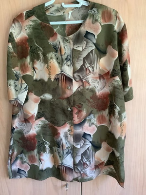 Floral women's shirt like new, size XL