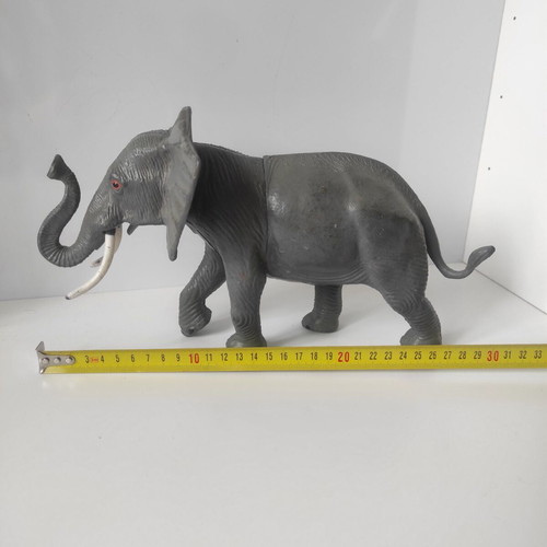 Elephant like new, solid weight 638g