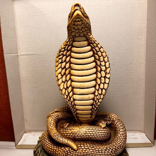 Ceramic cobra like new decorative item