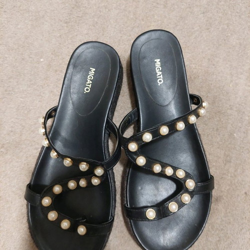 Migato flatform slippers with white pearls like new, size 37, black