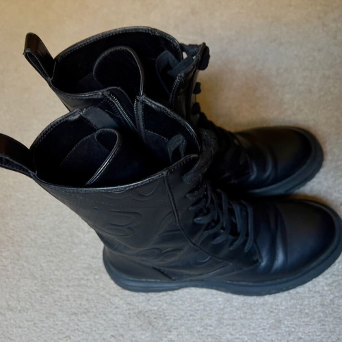 Laura Biagiotti black boots like new, size 37