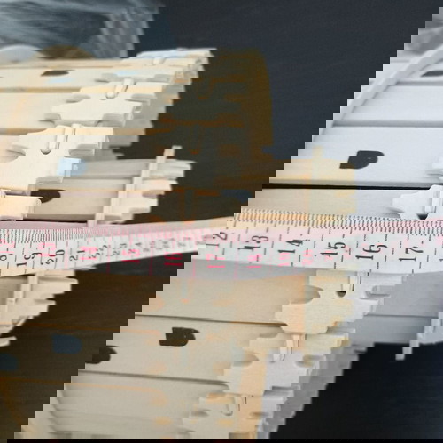 Декоративна конструкция Бялата кула употребявана, счупено знаме