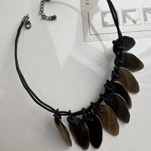 Necklace like new with khaki and black leaf colors