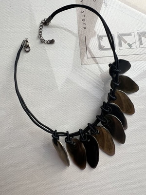 Necklace like new with khaki and black leaf colors