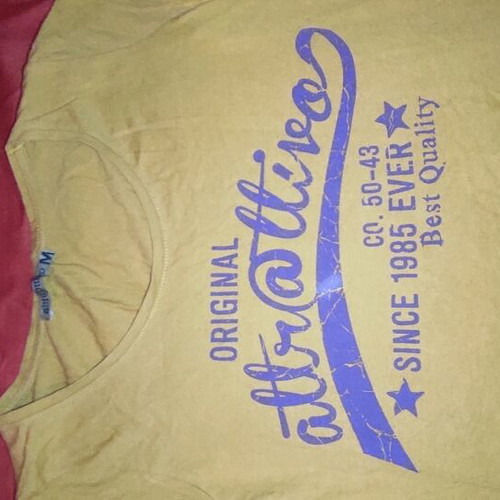 Attrattivo T-shirt medium mustard like new
