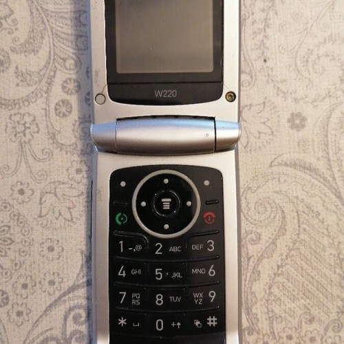 Motorola W220 used for parts without battery