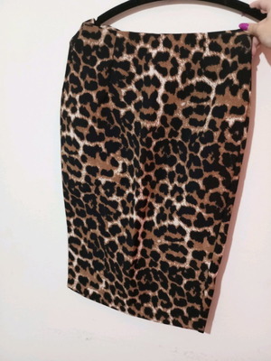 Midi skirt animal print pin up with back slit, like new