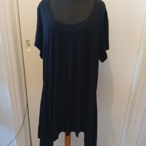 Women's long t-shirt black, like new, sizes XXL and XXXL