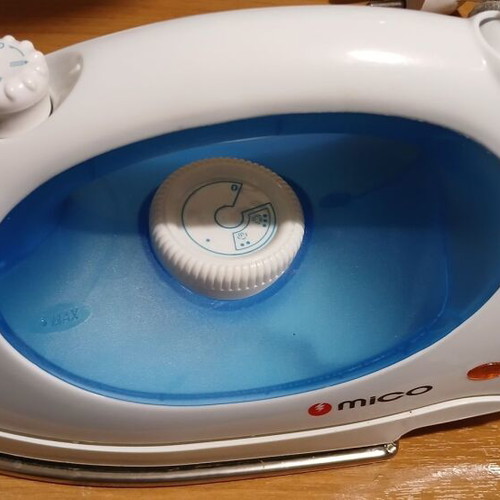 Steam iron barely used