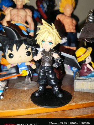 Final Fantasy VII figure καινούργια, αυθεντική με τρομερή λεπτομέρεια