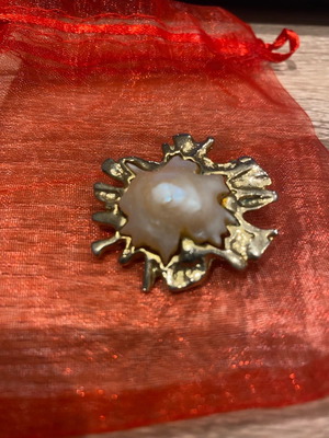 Gold pin with pearl used, 4 cm