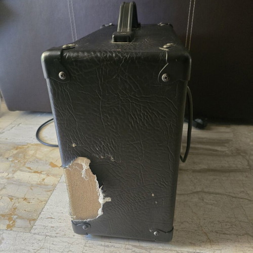 Harley Benton HB20R guitar amplifier like new