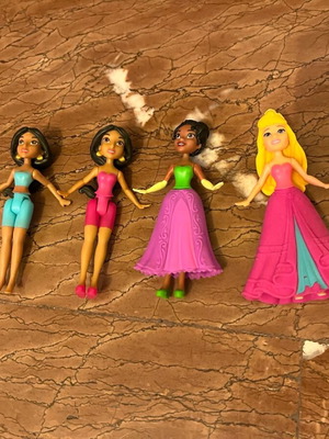 Disney princesses used, set of 2