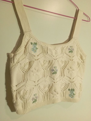 Knitted top Stradivarius cream with embroidered flowers, like new
